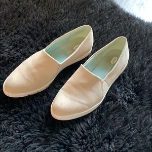 Slip on, soft pointed Dr. Scholls